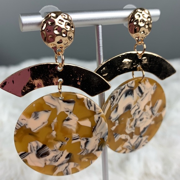 Jewelry - NEW Mustard + Gold Circle Tortoise Dangle
